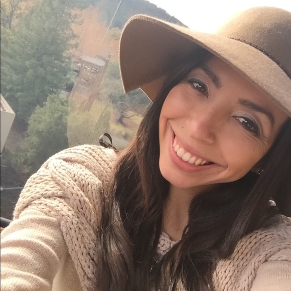 Meet your Posher, Rahysa - Picture 1 of 1